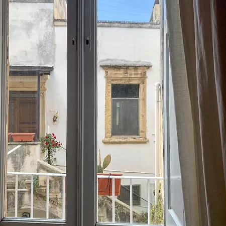 Bed and Breakfast 4 Balconi Rooms-boutique Λέτσε