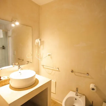 לינה וארוחת בוקר 4 Balconi Rooms-boutique 3*