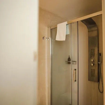 לינה וארוחת בוקר 4 Balconi Rooms-boutique 3*