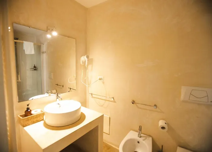 לינה וארוחת בוקר 4 Balconi Rooms-boutique 3*